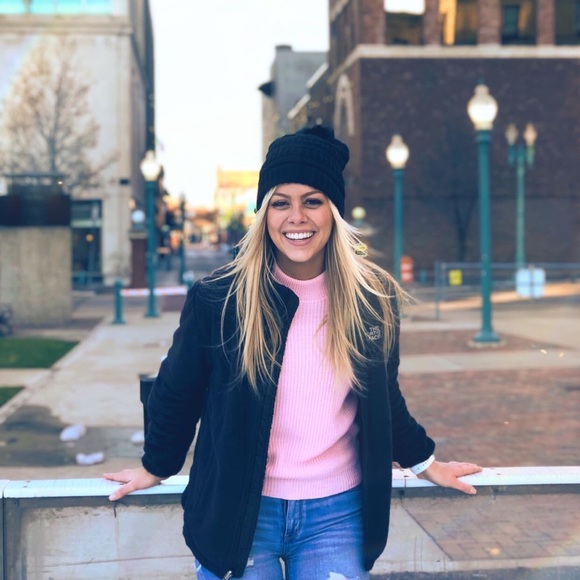 Meet your Posher, Jenna - Picture 2 of 5